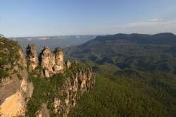 Les Three Sisters sur la gauche